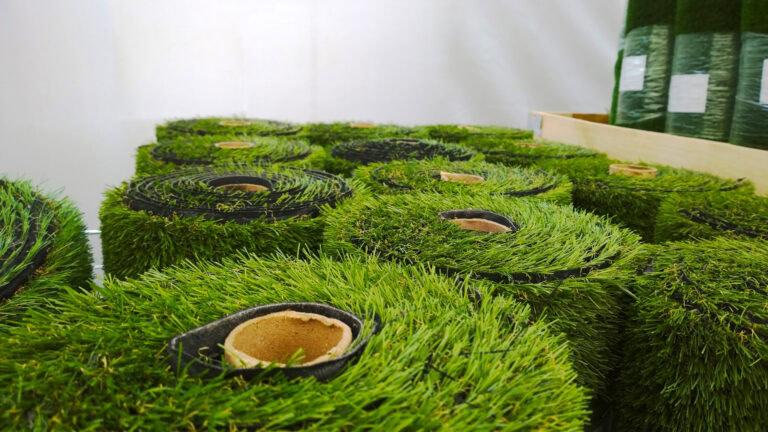 Artificial grass rolls for lawns and putting greens in Arizona.