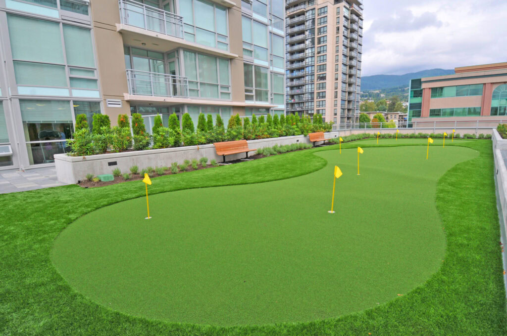 High-quality synthetic putting green turf in an urban outdoor setting.
