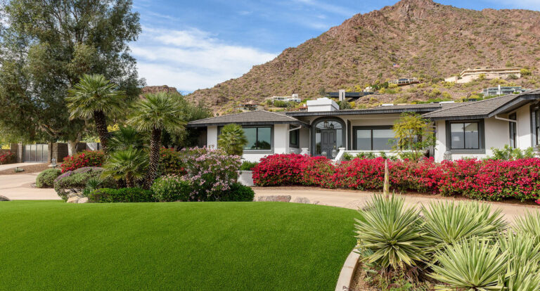Artificial Grass for Arizona Front Yards: Curb Appeal, HOA Rules, and Design